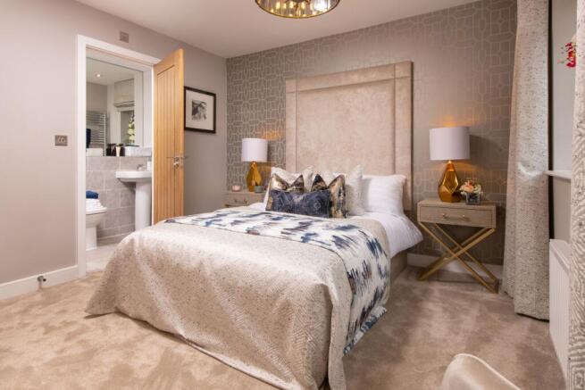 5 bed Detached for sale Image 7