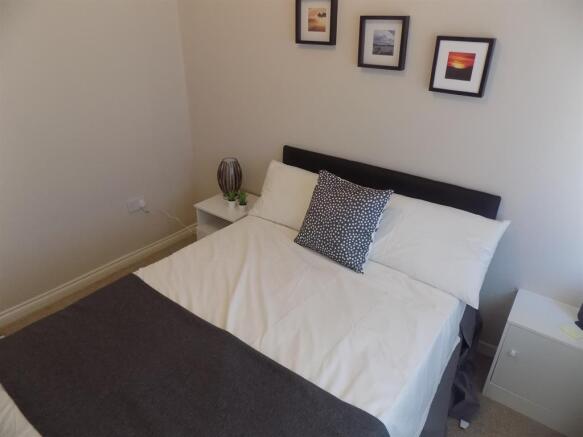 3 bed Terraced to rent Image 6