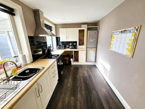 2 bed Semi-Detached for sale Image 7