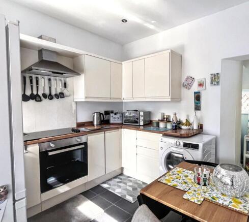 4 bed House for sale Image 8