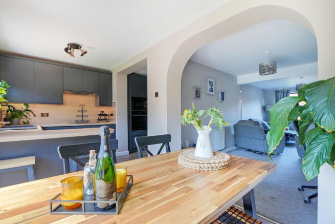 4 bed Semi-Detached for sale Image 8
