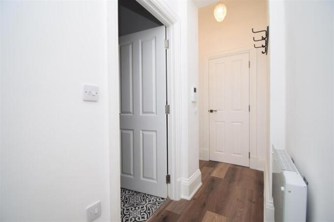 2 bed Apartment to rent Image 9