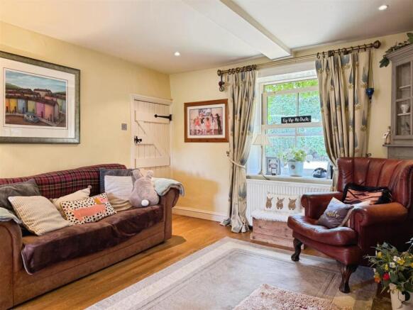 4 bed Detached for sale Image 8