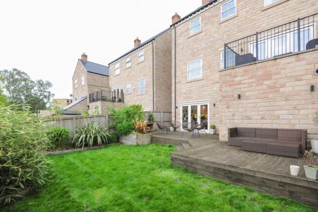 5 bed Detached for sale Image 4