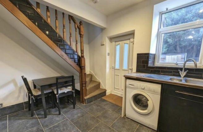 2 bed Terraced to rent Image 4