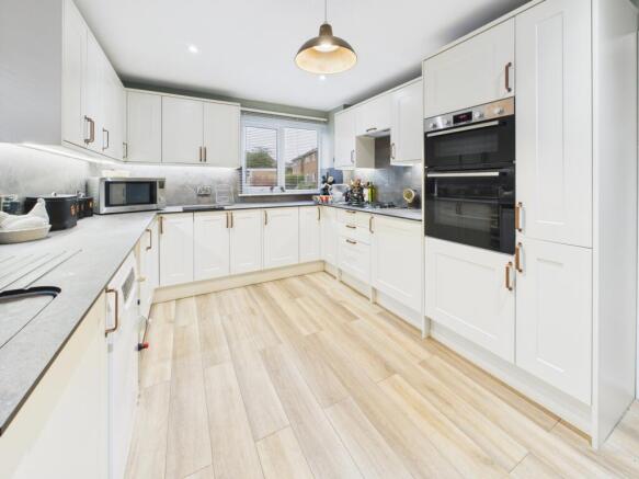 CAM04789G0-PR0023-STILL015