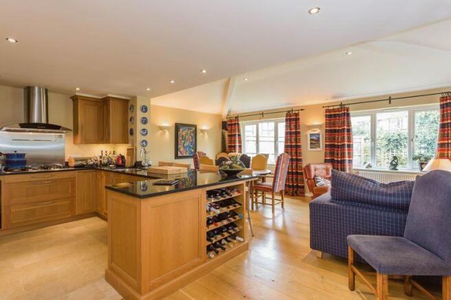 Kitchen/Dining...