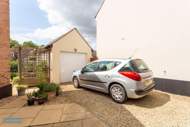 Driveway/Garage