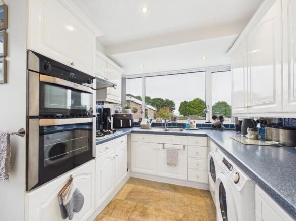3 bed Semi-Detached for sale Image 6
