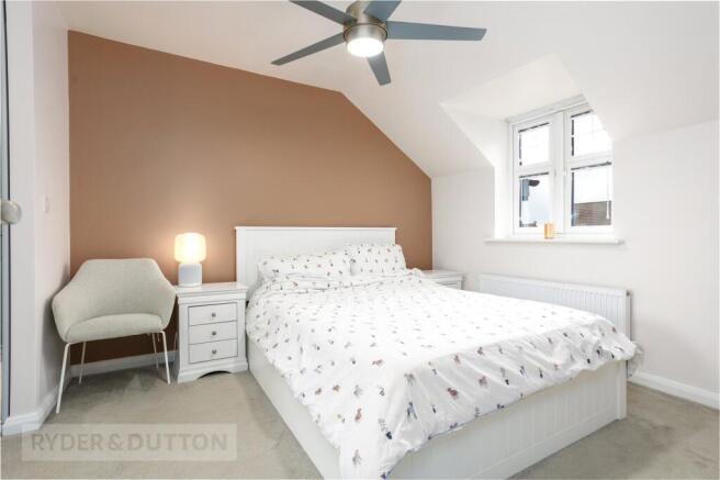 4 bed Detached for sale Image 10