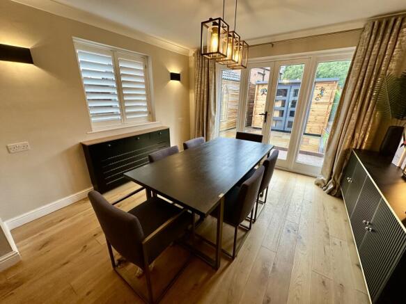 4 bed House to rent Image 8
