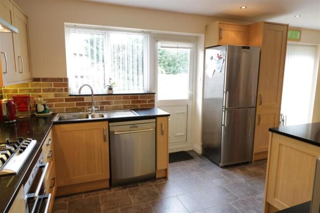 KITCHEN2.JPG