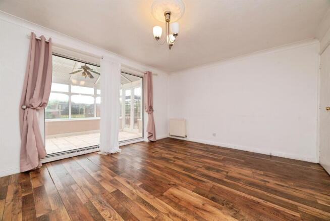 4 bed Detached for sale Image 4