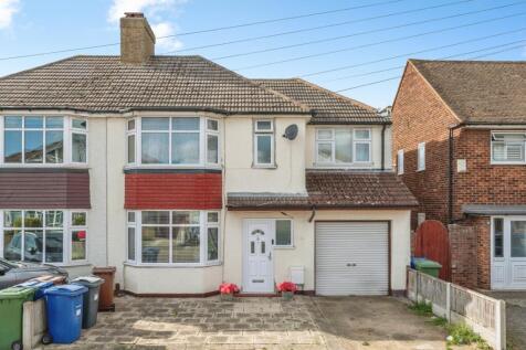 Oxford Avenue, Grays, Essex, RM16