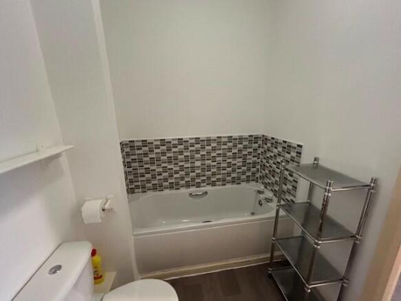2 bed Flat to rent Image 6