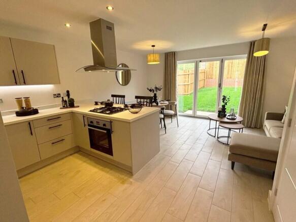 Kitchen/Dining/Loung