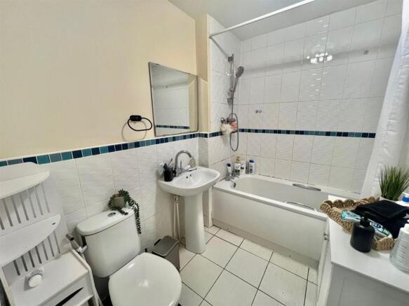 4 bed Terraced for sale Image 9