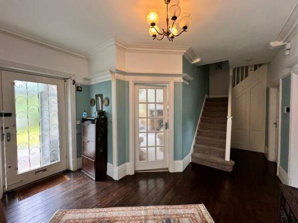 5 bed Semi-Detached for sale Image 4