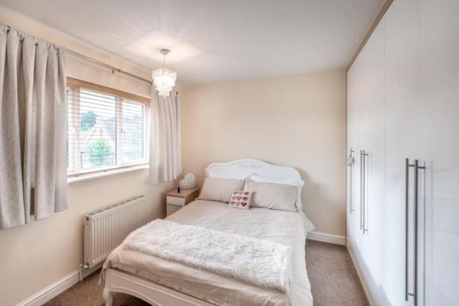 5 bed Detached for sale Image 7