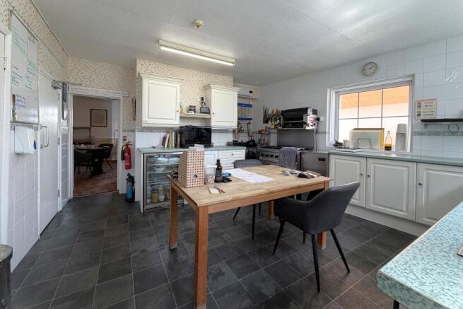 5 bed Town House for sale Image 4
