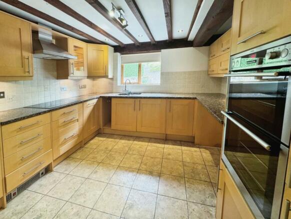 ccaede30-Kitchen.jpg