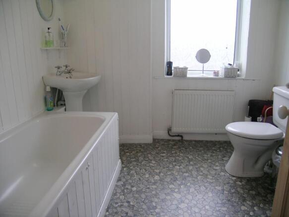 FAMILY BATHROOM / WC