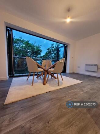 3 bed Semi-Detached to rent Image 5