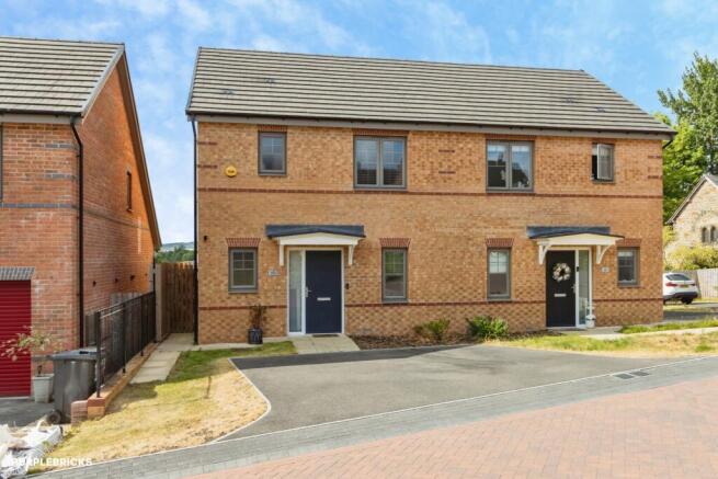 3 bed Semi-Detached for sale in barnsley