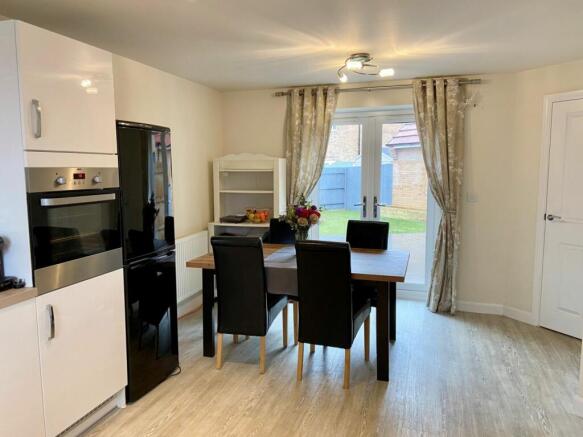 KITCHEN/DINING ROOM