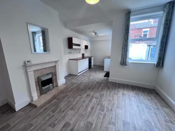 87 Bridge Street dining kitchen.jpg