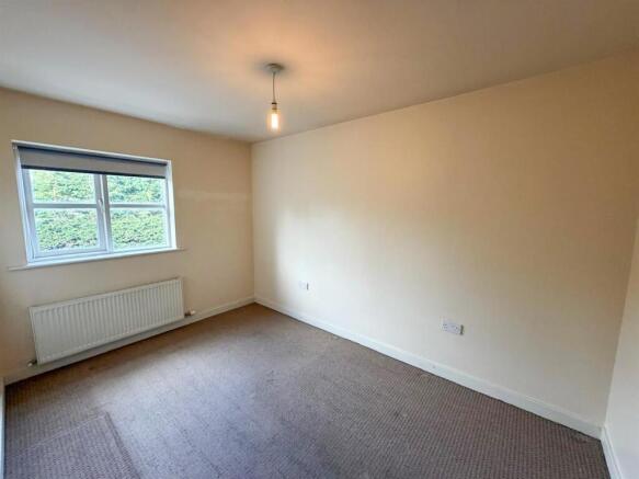 3 bed Terraced for sale Image 11