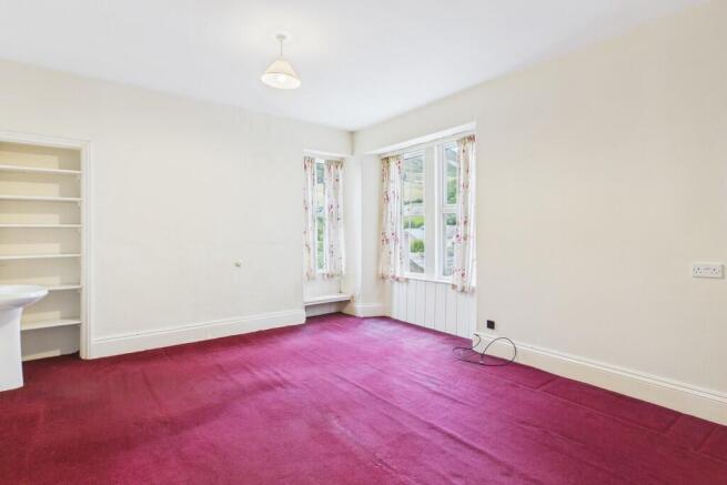 5 bed Semi-Detached for sale Image 8