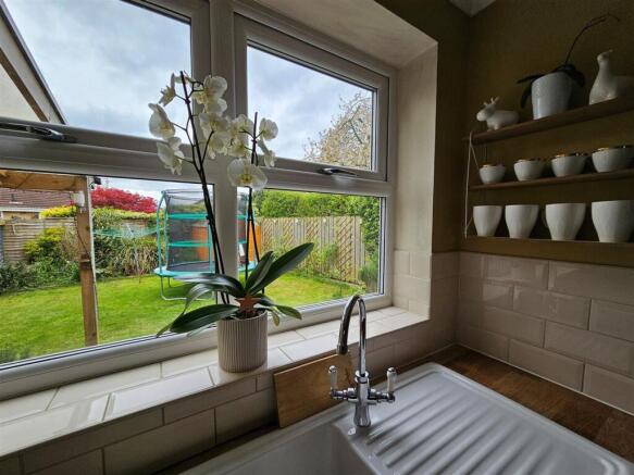 4 bed Detached for sale Image 9