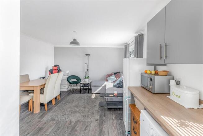 10 Leighsanee Court, Banbury-11.jpg