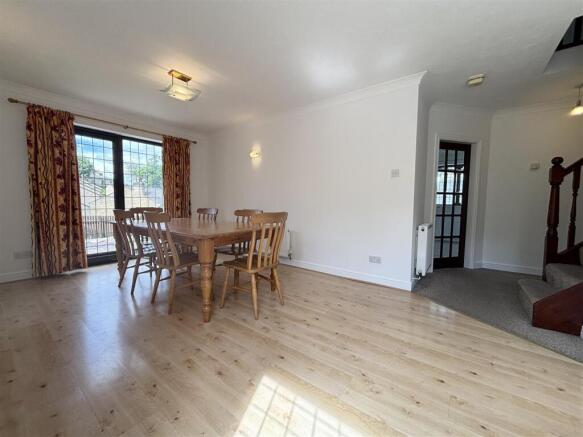 5 bed Detached for sale Image 10