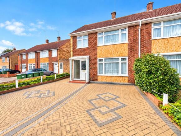 3-bed semi-detached on Stevenson Close, Erith, DA8, £432,000