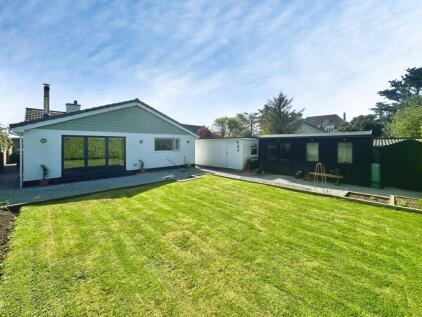 Mullion, Beautifully presented detached bungalow