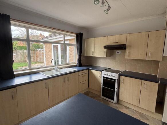 3 bed Detached Bungalow for sale Image 4