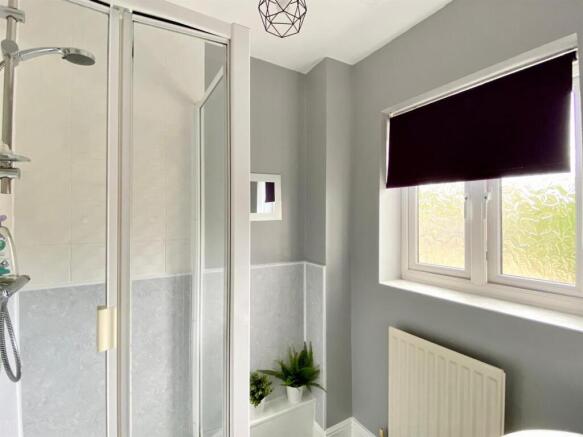 4 bed Town House to rent Image 8
