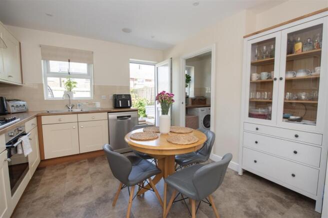 3 bed Semi-Detached for sale Image 7