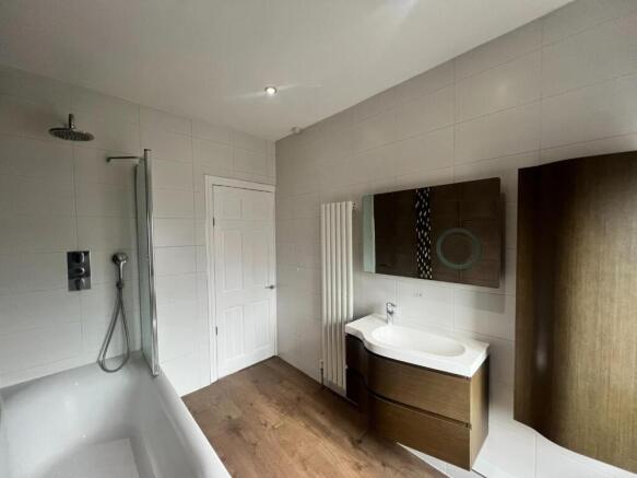 2 bed House to rent Image 12