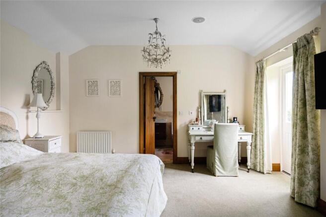 4 bed Detached for sale Image 12
