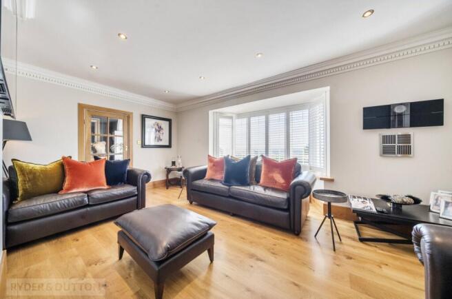 4 bed Detached for sale Image 9