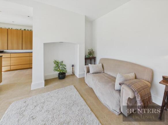 5 bed Semi-Detached for sale Image 10