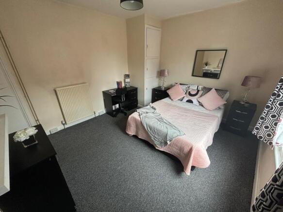 4 bed Terraced to rent Image 8