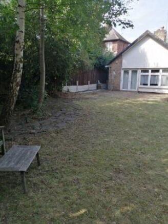 oundle-drive-ng8-1bn-1056336