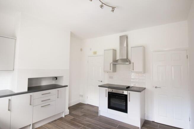 2 bed Terraced to rent Image 6