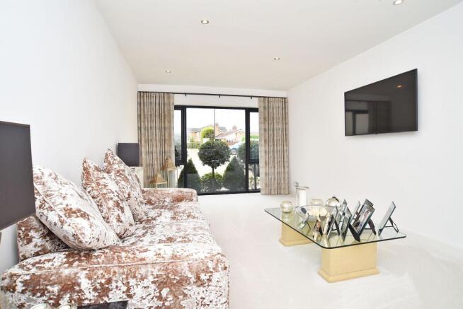 4 bed Detached for sale Image 4
