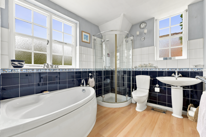 6 bed Semi-Detached for sale Image 12