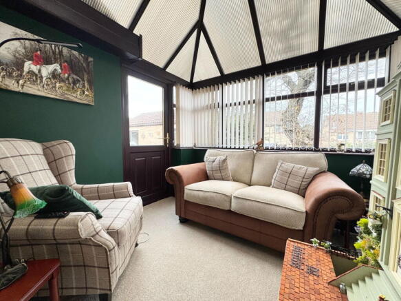 4 bed Detached for sale Image 11